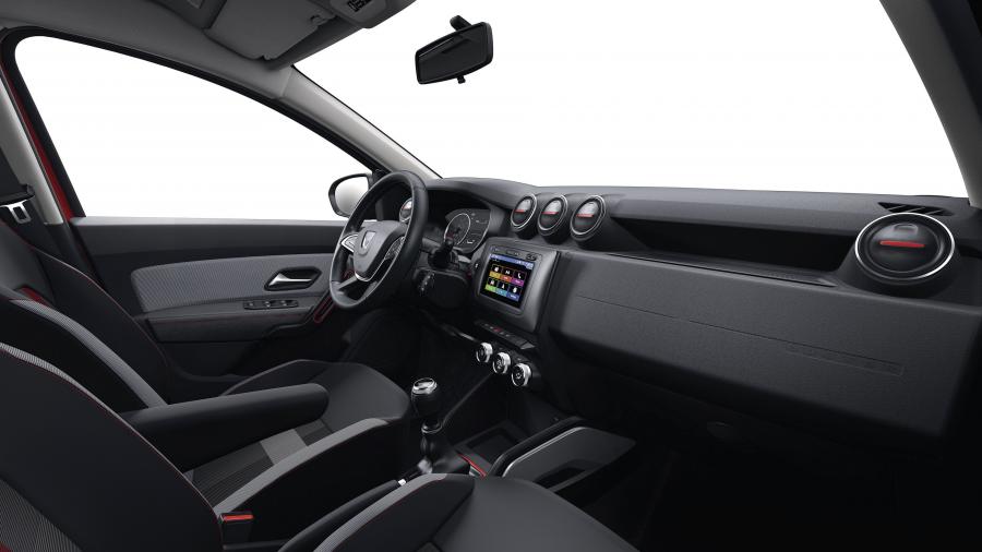 Интерьер Dacia Duster Techroad 2019 года  (фото 4 из 8)